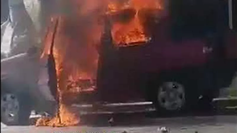 camioneta quemado vivo