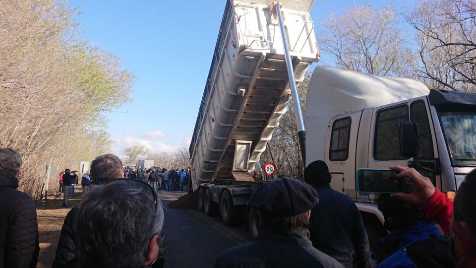 CONFLICTO SAN LUIS CORDOBA CAMIÓN DE TIERRA 4