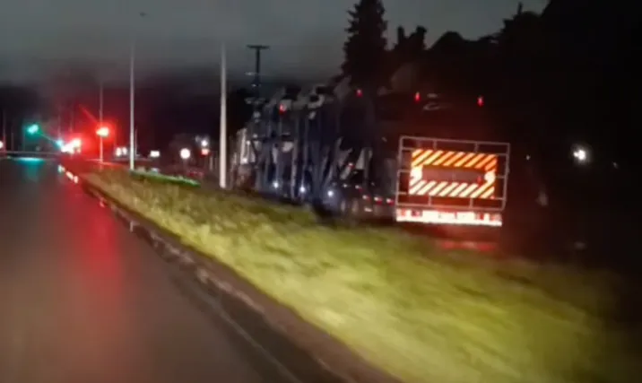 camionero semaforo en rojo