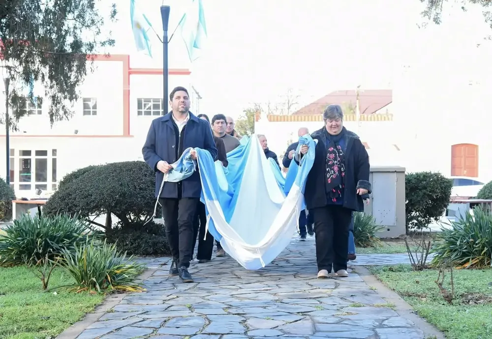 Parera aniversario bandera
