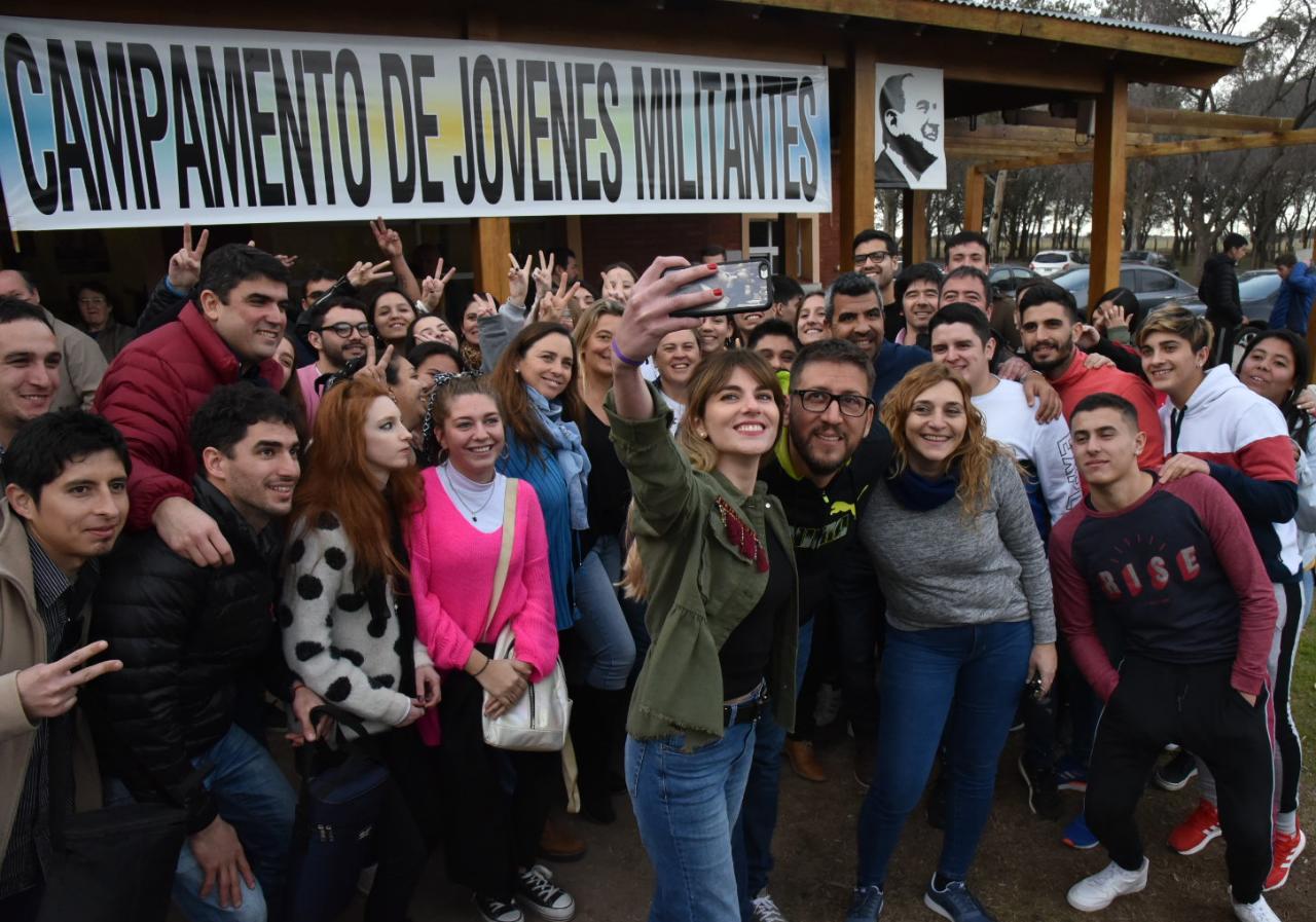 Candidatos del FdT con jóvenes 2 (2)