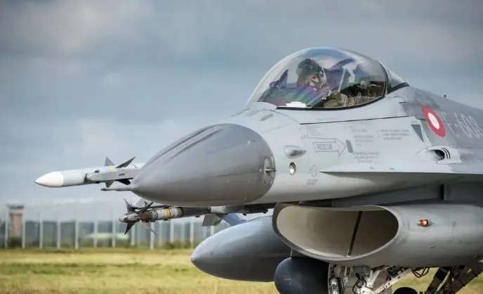 f16 2