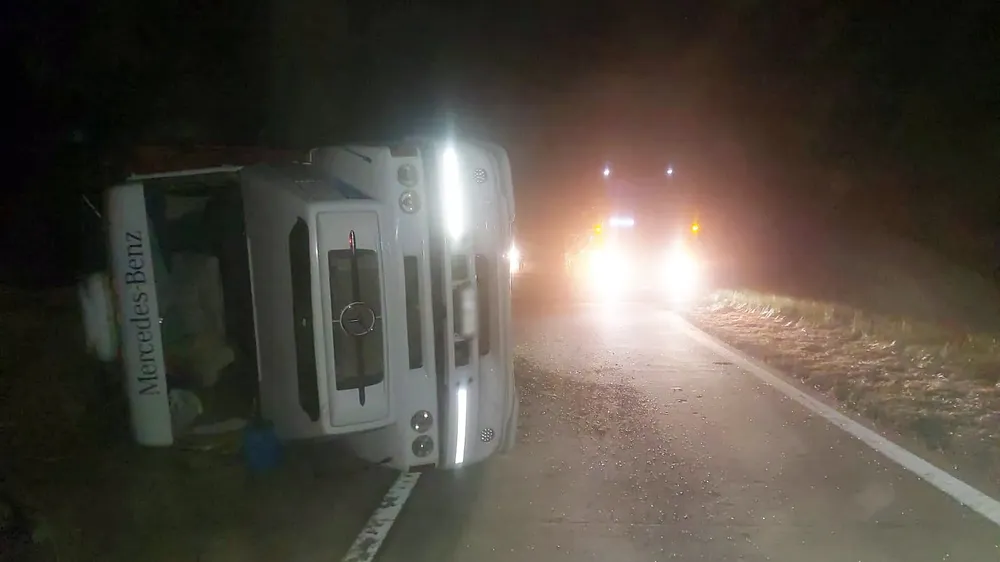 camion volcado ruta 8