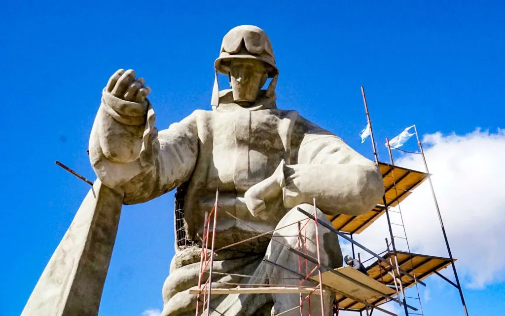 El-Soldado-mas-grande-del-pais-se-inaugurara-en-Zapala-1-1024x640