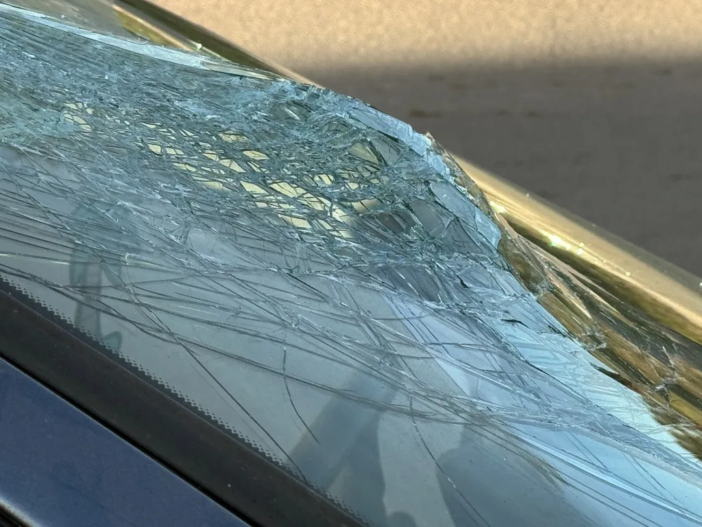 choque peugeot barrio norte 4 FILE