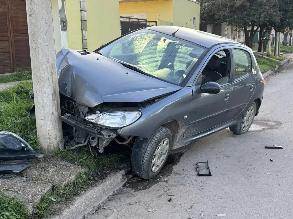choque peugeot barrio norte 2 FILE