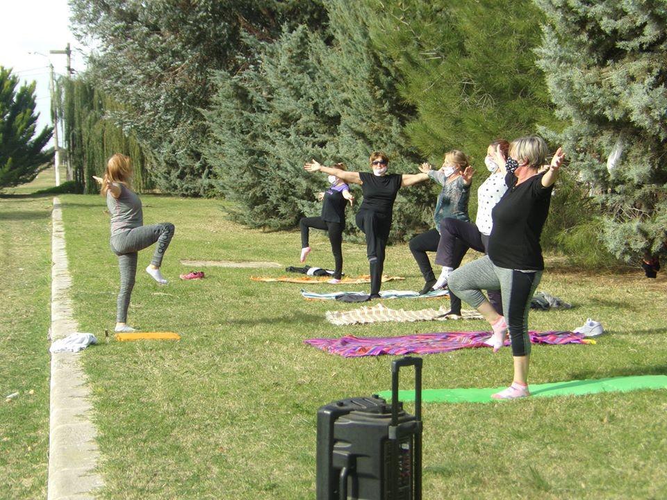 YOGA AL AIRE LIBRE WINIFREDA