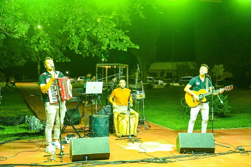 MUSICA EN LA PLAZA QUETREQUEN 2