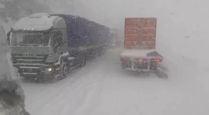 Nieve camiones varados 1
