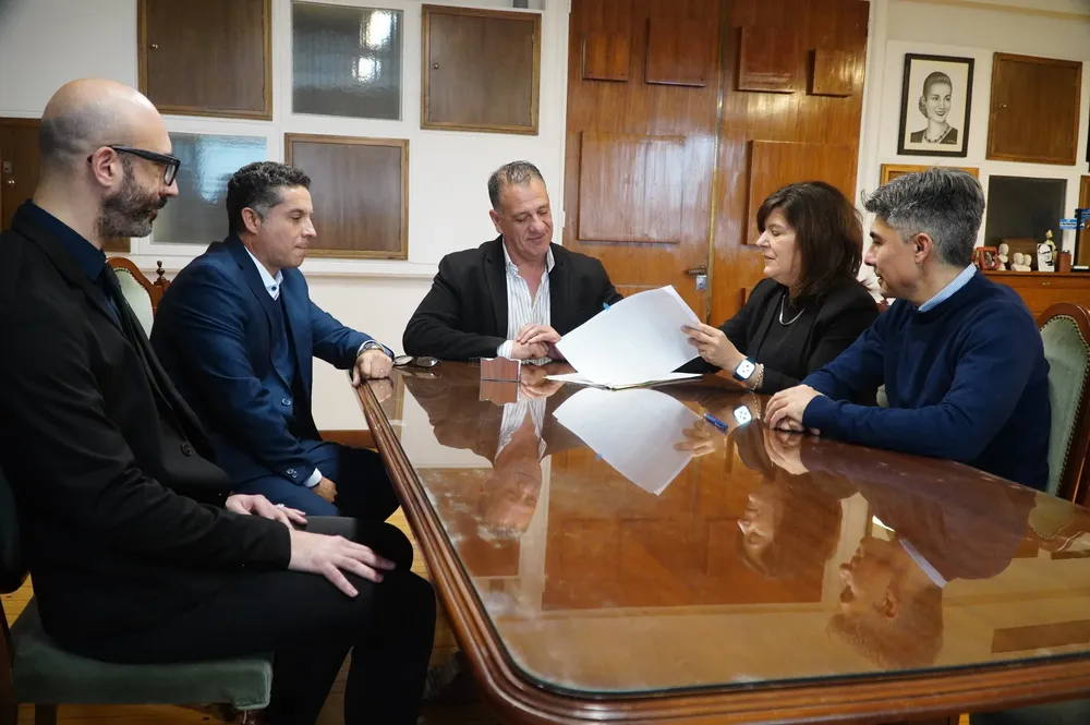 Gobierno y FIA