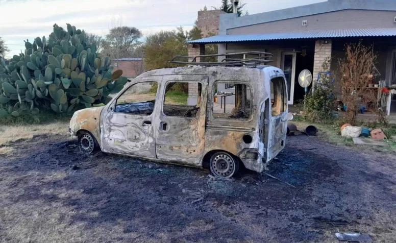 AUTO QUEMADO ANGUIL