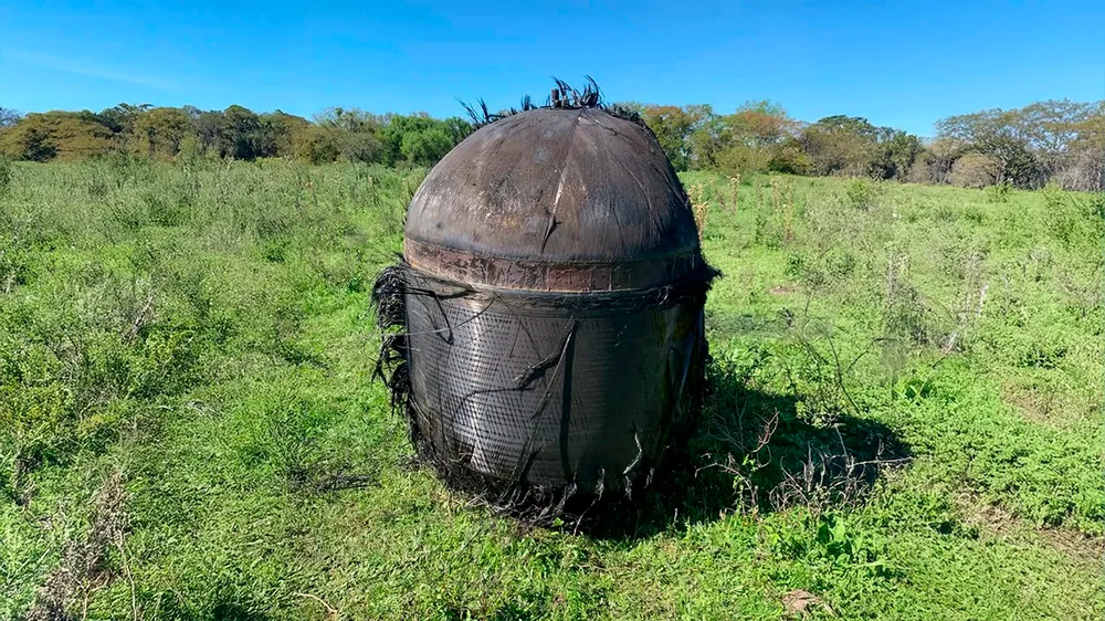 removieron-la-chatarra-espacial-hallada-un-campo-chaco