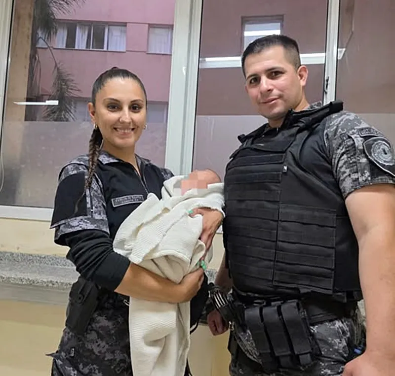 POLICIAS BEBE