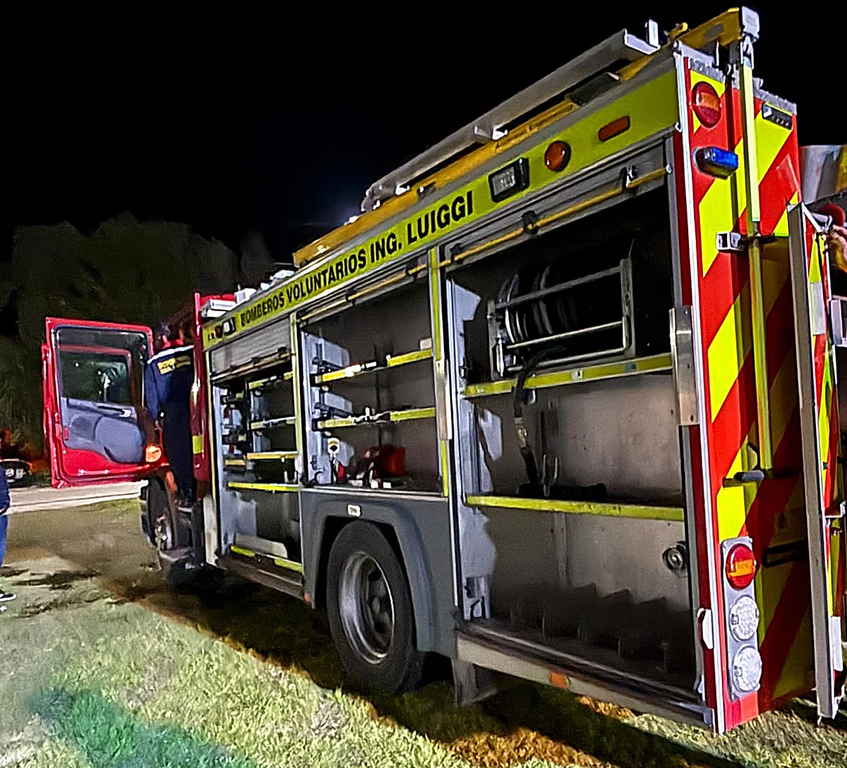 AUTOBOMBA BOMBEROS LUIGGI UNIDAD 19 4