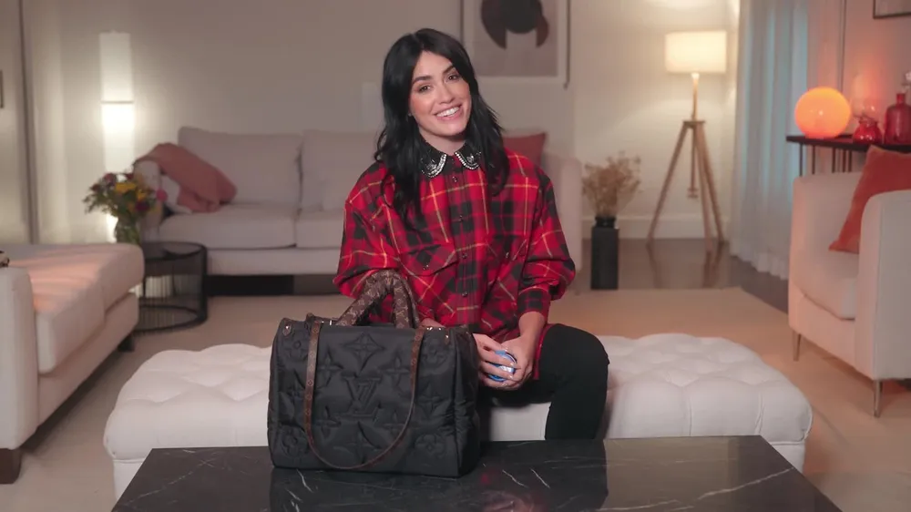 lali-su-cartera-louis-vuitton