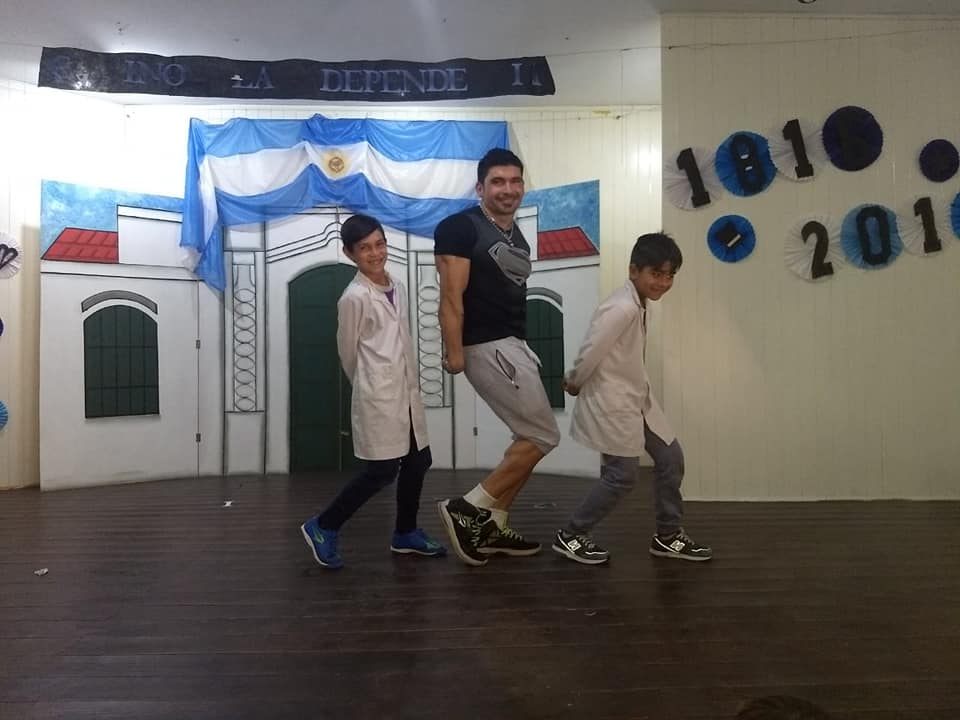 ortega en escuela 2