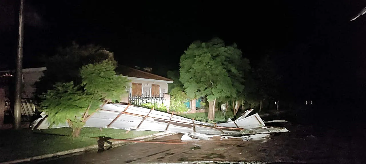 escuela 30 voladura techo 2