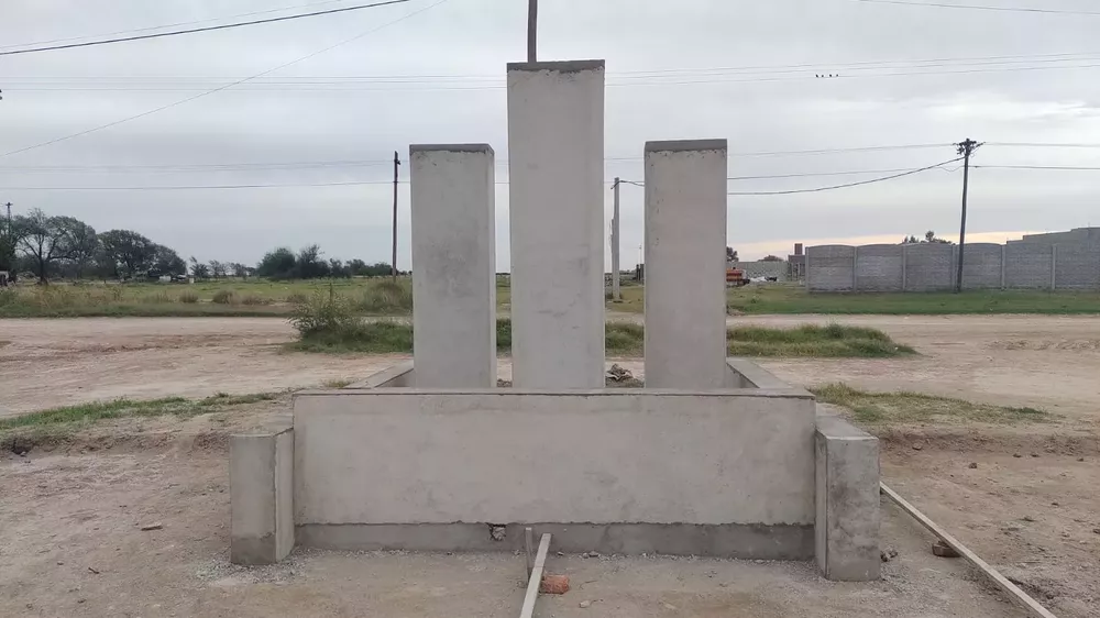 aa a monumento a la memoria portada