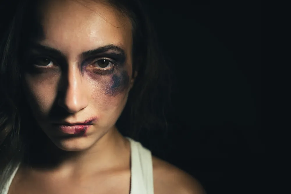 mujer golpeada