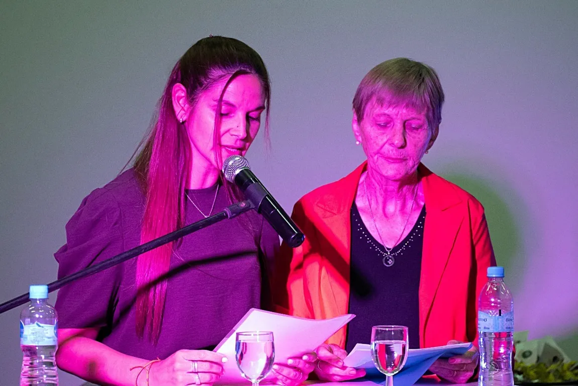 EMABAJADOR MARTINI MUJERES 6 FILE