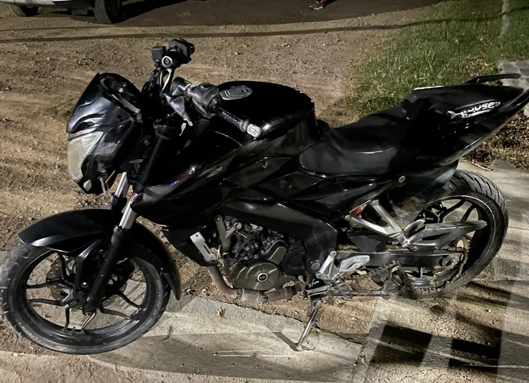 MOTO CAIDA ROUSER 1 FILE