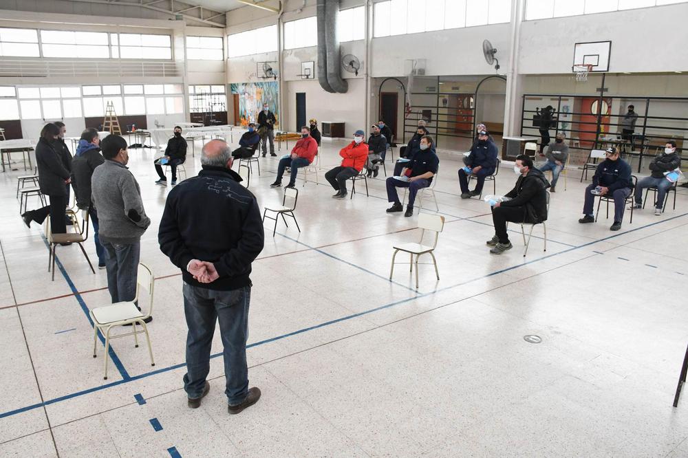 384004_resize-of-gus_5700