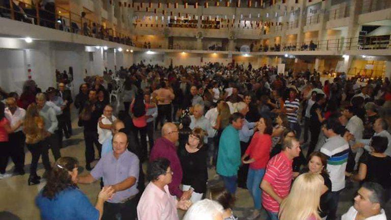 adultos mayores fiesta